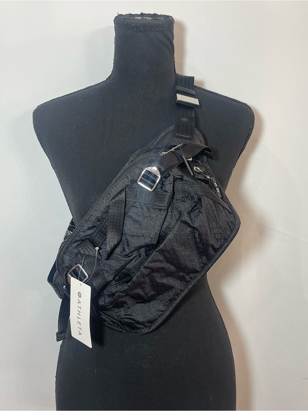 Athleta Excursion Waistbag Sling Belt Bag black NEW travel bag hands free bag